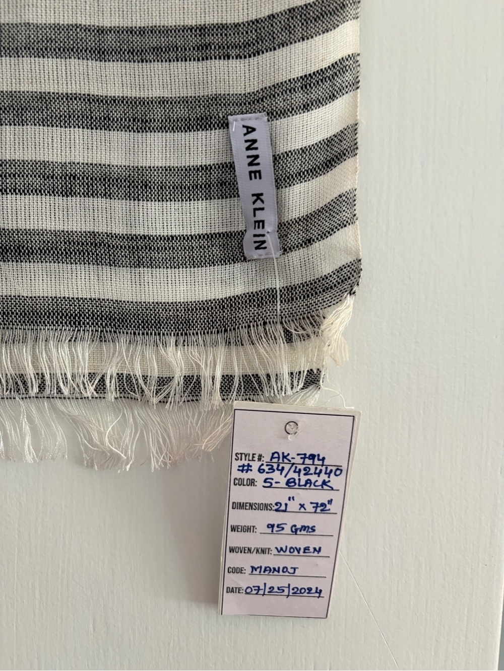 NWT, Anne Klein, Black and Off White Light Scarf - Picture 3 of 5